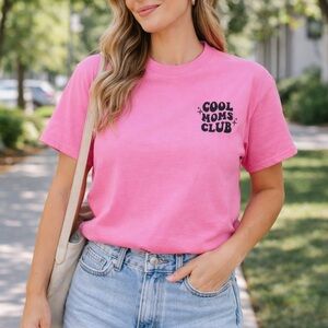 NWT Pink “Cool Moms Club” Graphic Tee Cutesy Trendy Top